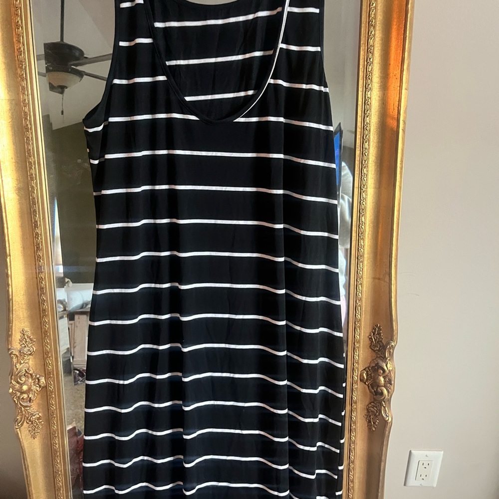 Black/white maxi dress